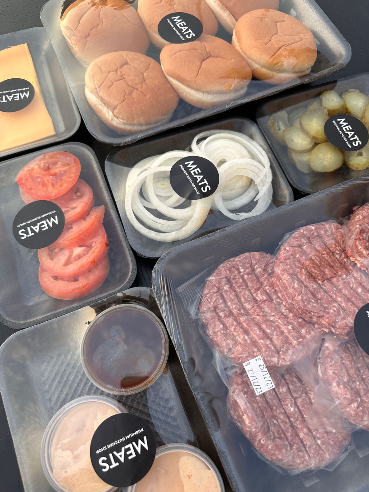 BBQ Burger Box - 6 Burgers (6 Wagyu Beef Burgers, Lettuce, Tomato, Oni